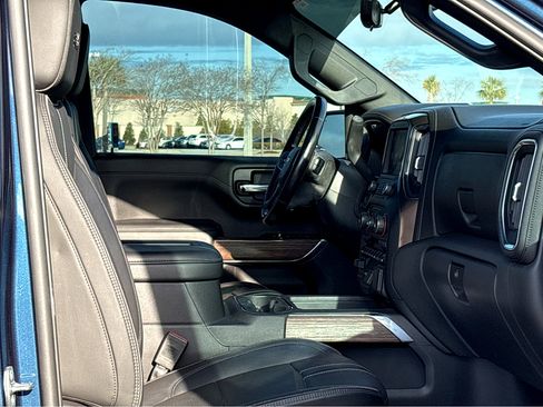 Used 2020 Chevrolet Silverado 1500 High Country w/ Technology Package image 12