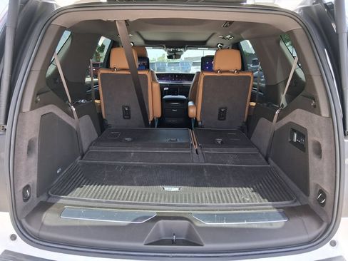 Used 2025 Cadillac Escalade Premium Luxury RWD image 6