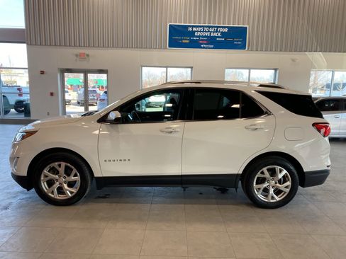 Used 2020 Chevrolet Equinox LT image 2