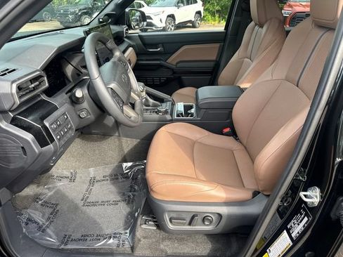 Certified 2025 Toyota 4Runner Limited w/ Tow Technology Package AWD/4WD image 35