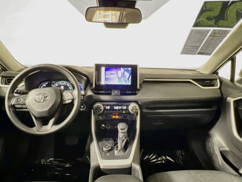 Used 2025 Toyota RAV4 XLE AWD/4WD image 30
