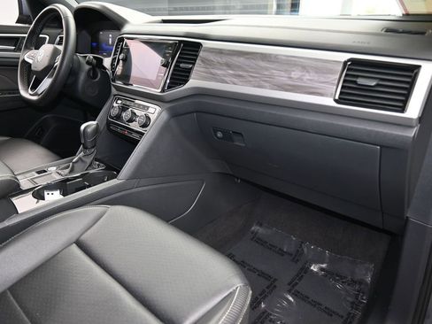 Used 2022 Volkswagen Atlas Cross Sport SE w/ Black Wheel Package image 48