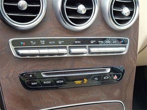 Used 2019 Mercedes-Benz GLC 300 4MATIC image 22