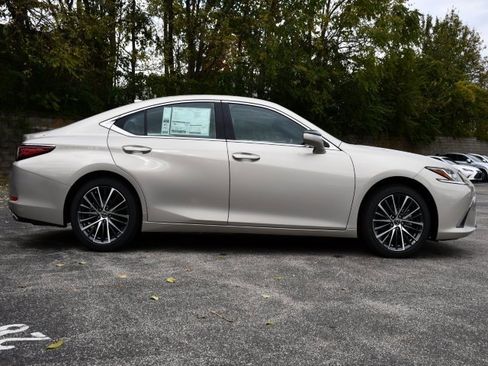 New 2025 Lexus ES 350 w/ Premium Package image 8