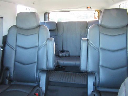 Used 2019 Cadillac Escalade Luxury image 20