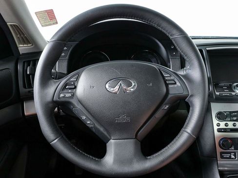Used 2015 INFINITI Q40 w/ Moonroof Package RWD image 9