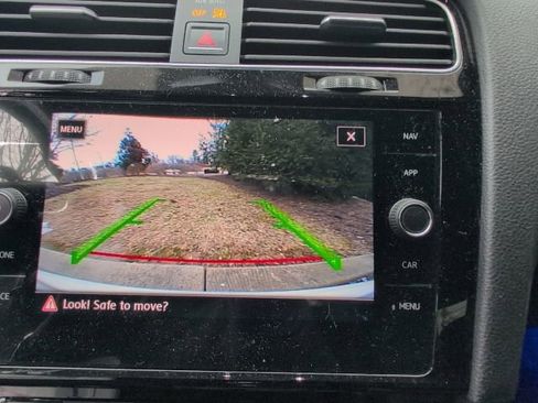 Used 2018 Volkswagen Golf R 4-Door image 16