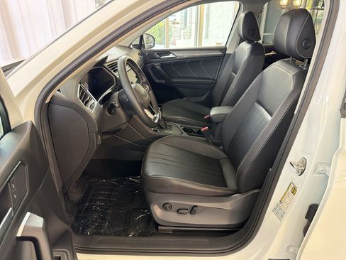 Used 2022 Volkswagen Tiguan SE FWD image 5