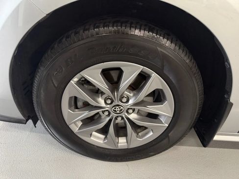Used 2021 Toyota Sienna LE FWD image 37