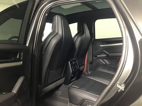 Certified 2024 Porsche Cayenne S AWD/4WD image 27