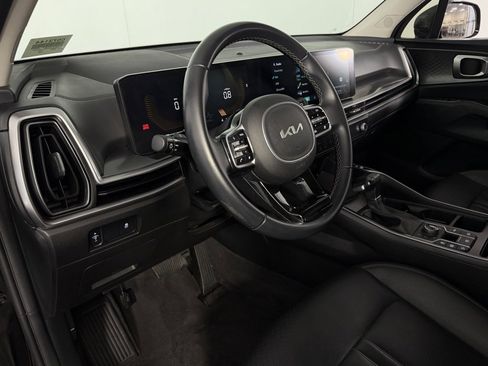 Used 2024 Kia Sorento S image 21