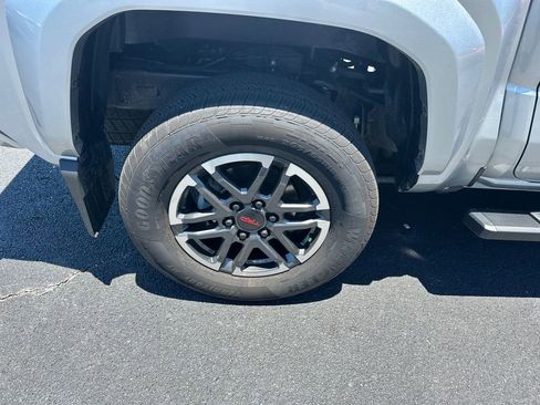 Used 2025 Toyota Tacoma TRD Sport AWD/4WD image 17