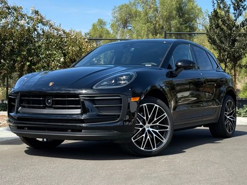 Used 2025 Porsche Macan AWD/4WD image 1