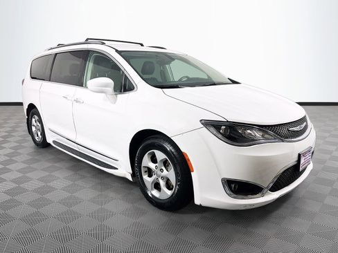 Used 2017 Chrysler Pacifica Touring-L Plus FWD image 1