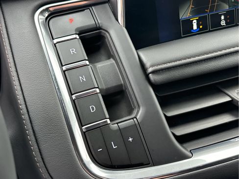 Certified 2023 Chevrolet Suburban High Country image 22