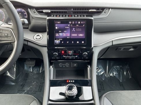 New 2025 Jeep Grand Cherokee L Altitude image 11