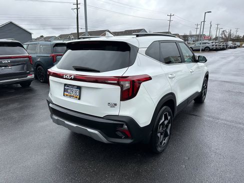 Used 2024 Kia Seltos EX AWD/4WD image 5