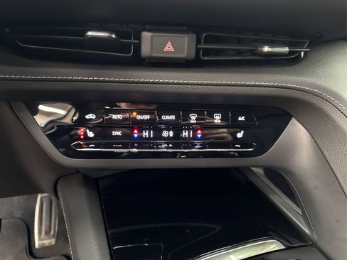 Used 2023 Buick Envision Essence w/ Technology Package I image 31