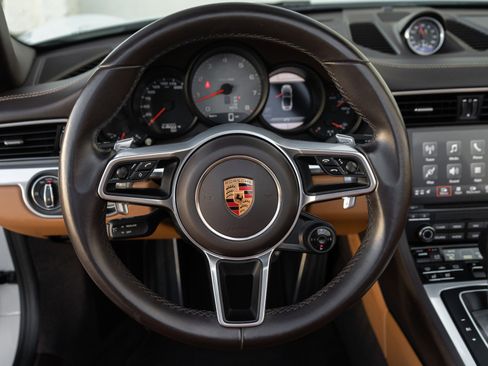 Used 2018 Porsche 911 Carrera 4S image 13