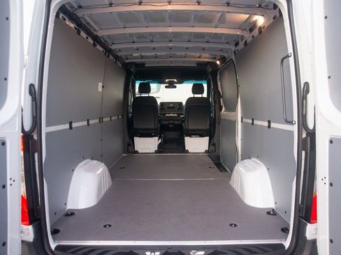 Used 2025 Mercedes-Benz Sprinter 2500 image 38