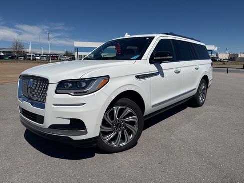 Used 2023 Lincoln Navigator L Reserve image 1