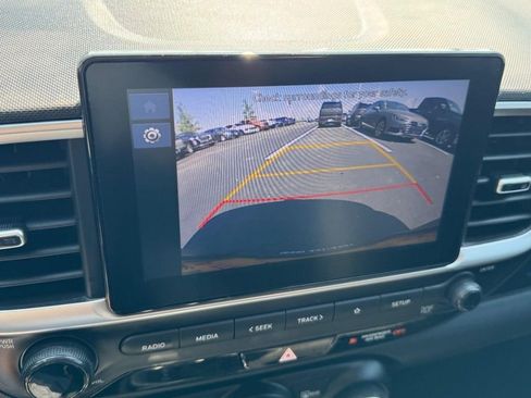 Certified 2025 Hyundai Venue SEL FWD image 21