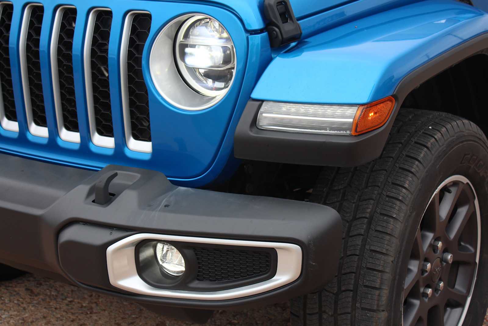 Used 2022 Jeep Gladiator Overland w/ Popular Equipment Package AWD/4WD image 6