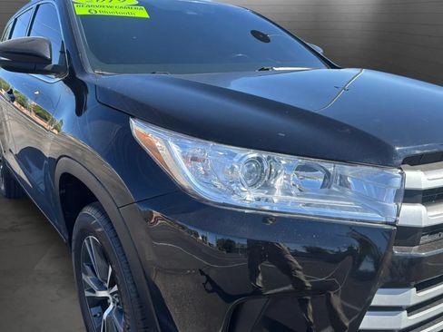 Used 2019 Toyota Highlander LE FWD image 22