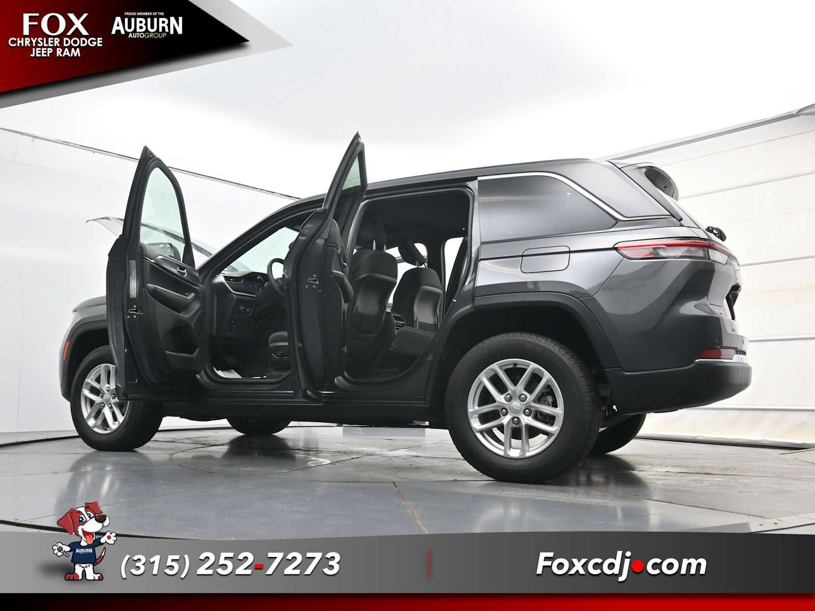 Used 2024 Jeep Grand Cherokee Laredo X w/ Luxury Tech Group I AWD/4WD image 40