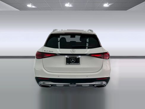 Certified 2024 Mercedes-Benz GLC 300 image 9