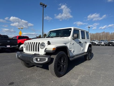 Used 2018 Jeep Wrangler Unlimited Sahara image 10