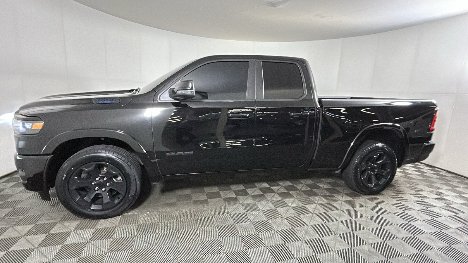 Used 2025 RAM 1500 Big Horn AWD/4WD image 7