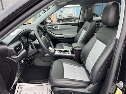 Used 2023 Ford Explorer XLT w/ Equipment Group 202A image 14