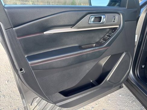 Used 2025 Ford Explorer ST-Line w/ ST-Line Street Pack image 19