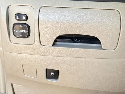 Used 2011 Toyota Camry LE FWD image 15