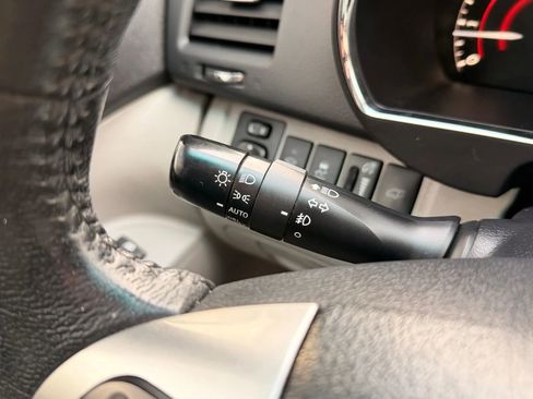 Used 2011 Toyota Highlander Limited w/ Tow Pkg image 40