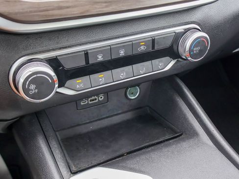 Used 2025 Nissan Altima 2.5 SV FWD image 14
