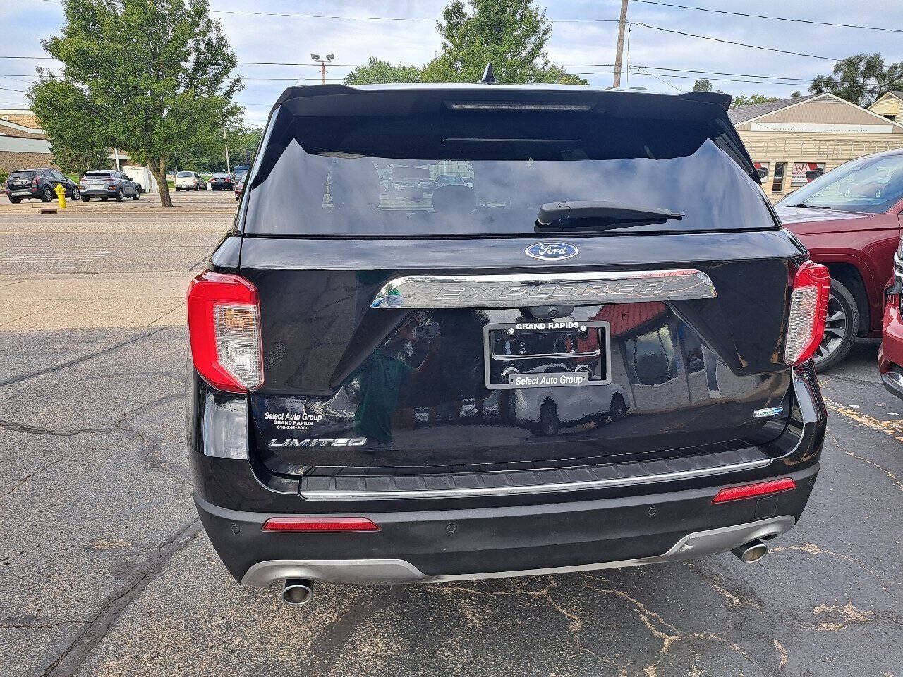 Used 2020 Ford Explorer Limited AWD/4WD image 2