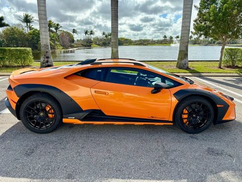 Used 2024 Lamborghini Huracan Sterrato image 5