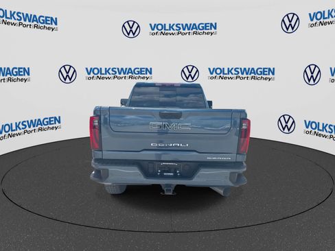 Used 2024 GMC Sierra 3500 Denali Ultimate AWD/4WD image 13