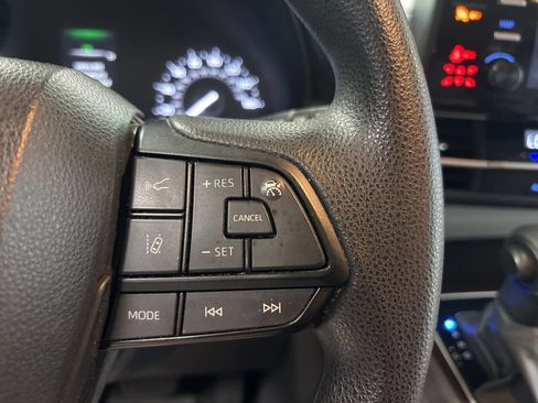Used 2024 Toyota Sienna LE FWD image 17
