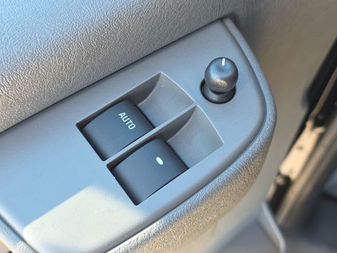 New 2025 Chevrolet Express 2500 Work Van image 17