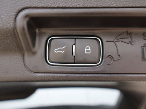 Used 2022 Ford Explorer XLT w/ Equipment Group 202A image 32