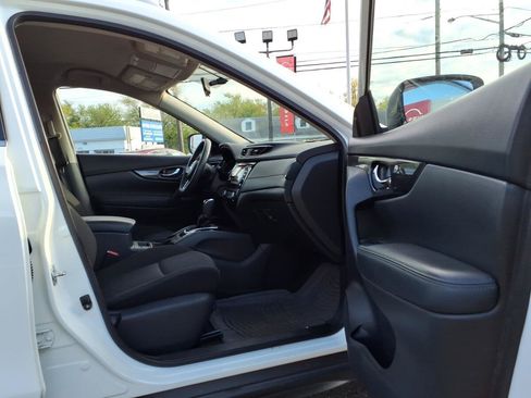 Used 2017 Nissan Rogue SV AWD/4WD image 18