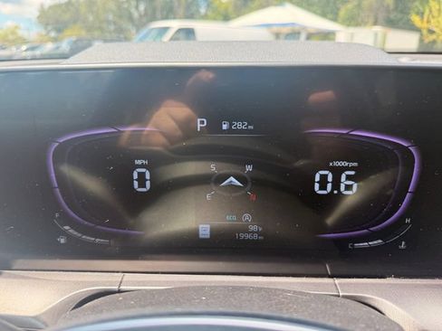 Used 2025 Kia Telluride S FWD image 3