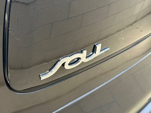 Used 2018 Kia Soul FWD image 6