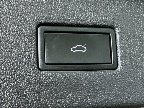 Used 2023 Volkswagen Tiguan SEL R-Line AWD/4WD image 13