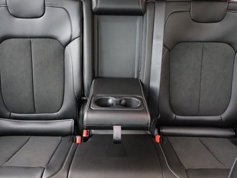 New 2025 Jeep Grand Cherokee Altitude image 34