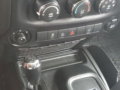 Used 2018 Jeep Wrangler Unlimited Sport image 19