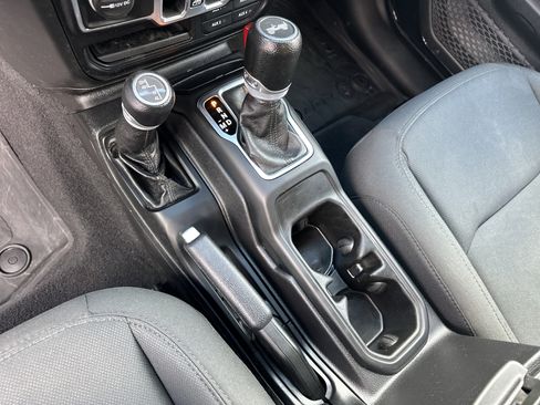 Used 2021 Jeep Wrangler Unlimited Sport image 34